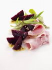 Pickled beetroot slices and ham — Stock Photo
