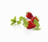 Strawberries with leaves — Stock Photo