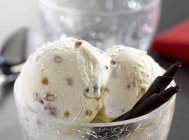 Ice cream with praline pieces — Stock Photo