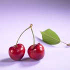 Cerejas maduras frescas — Fotografia de Stock