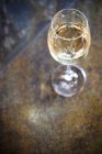 Glas Weißwein — Stockfoto