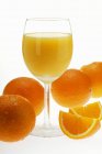 Холодный апельсиновый сок — стоковое фото