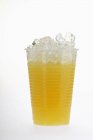 Апельсиновый сок в пластиковом барабане — стоковое фото