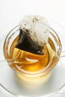 Sacchetto di tè usato in tazza da tè — Foto stock