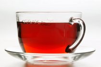 Hot hibiscus tea in the cup — Stock Photo