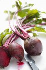 Beetroot with leaves whole and halved — Stock Photo