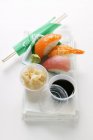 Nigiri-sushi-set to go — Stockfoto