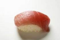 Nigiri Sushi mit Thunfisch — Stockfoto
