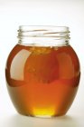 Мед в стеклянной чаше — стоковое фото