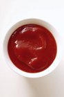 Ketchup em tigela pequena — Fotografia de Stock