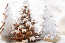 Gingerbread trees with icing — Stock Photo