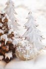 Closeup view of gingerbread trees with glace icing and Elisen gingerbread — Stock Photo