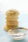 Galletas de esponja con azúcar glaseado - foto de stock
