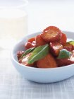 Salada de morango com manjericão — Fotografia de Stock