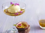 Pineapple sorbet with passion fruit sauce — Stock Photo