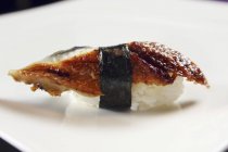 Nigiri sushi con anguilla — Foto stock