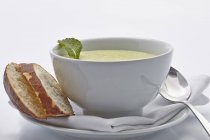 Cream of spinach soup — Stock Photo