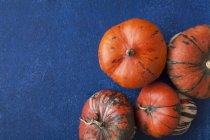 Оранжевые спелые тыквы — стоковое фото