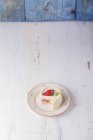 Vanille-Sahnetorte mit Erdbeeren — Stockfoto