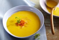 Морквяно-папайський суп — стокове фото