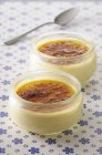 Closeup view of Creme brulee in bowls — Stock Photo