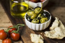 Herb olives with tomatoes and bread — Stock Photo