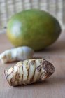 Frutta fresca galgante con mango — Foto stock