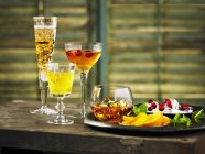 Varie bevande e cocktail — Foto stock