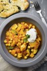 Vegetable chickpea curry on grey plate — Stock Photo