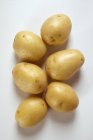 Patatas crudas y lavadas - foto de stock