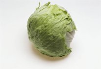 Lechuga de iceberg verde - foto de stock