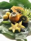 Свежие экзотические фрукты — стоковое фото
