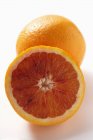 Кровавый оранжевый с половиной — стоковое фото