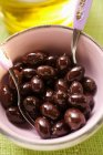 Olives noires marinées — Photo de stock