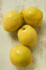 Fresh ripe quinces — Stock Photo