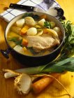 Утиный суп с репой — стоковое фото
