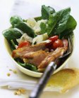 Closeup view of rocket salad with duck breast — Stock Photo