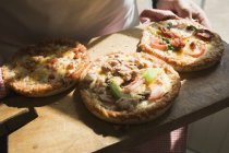 Три разных мини-пиццы — стоковое фото