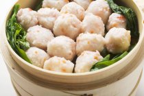 Shrimp balls in bamboo steamer — Stock Photo