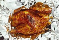 La moitié du poulet grillé — Photo de stock