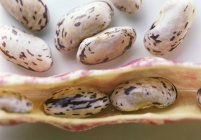 Raw Borlotti beans with pod — Stock Photo