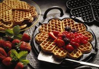 Oatmeal Waffles with organic Fruits — Stock Photo