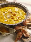 Gamberetti al curry con banane — Foto stock