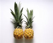 Two baby pineapples — Stock Photo
