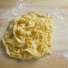 Сырая паста из ленты — стоковое фото