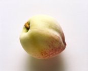 Frischer reifer weißer Pfirsich — Stockfoto