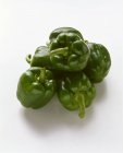 Vários pimentos verdes — Fotografia de Stock