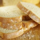 Tranches de pain blanc — Photo de stock