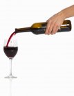 Наливание красного вина — стоковое фото