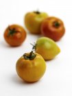 Cinco tomates maduros - foto de stock